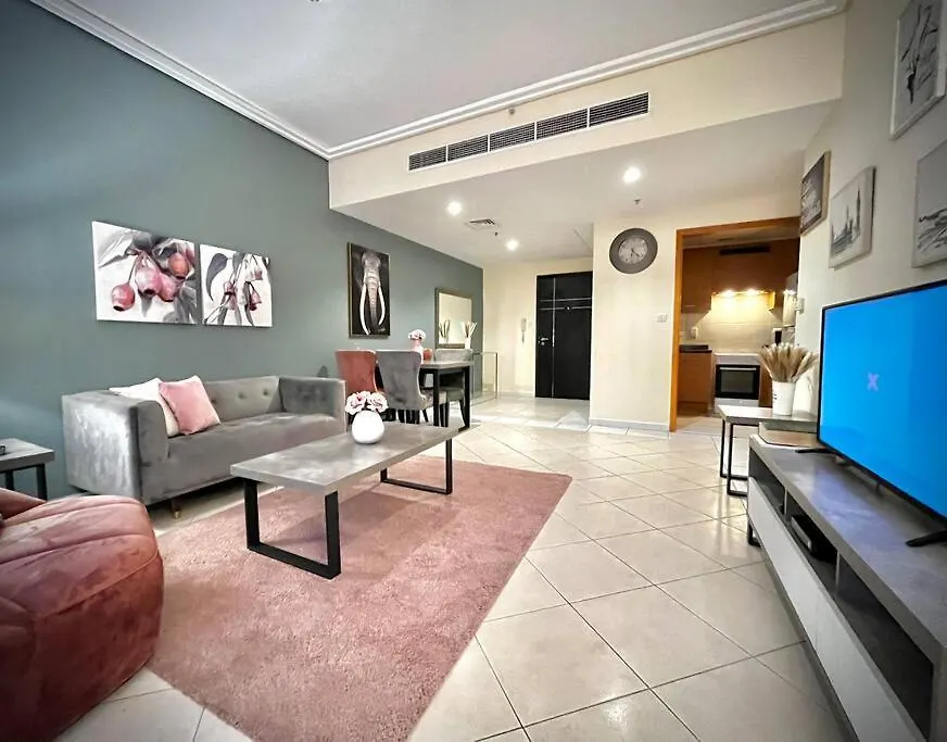 Cheerful 3 Bedroom Apartment Dubai 0*,
